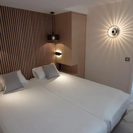 Aparthotel Club *