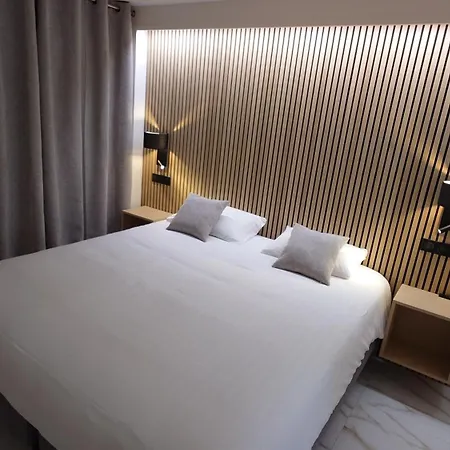 Club Aparthotel *