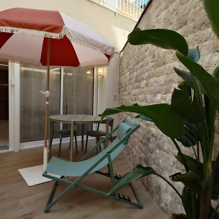 Aparthotel Club *
